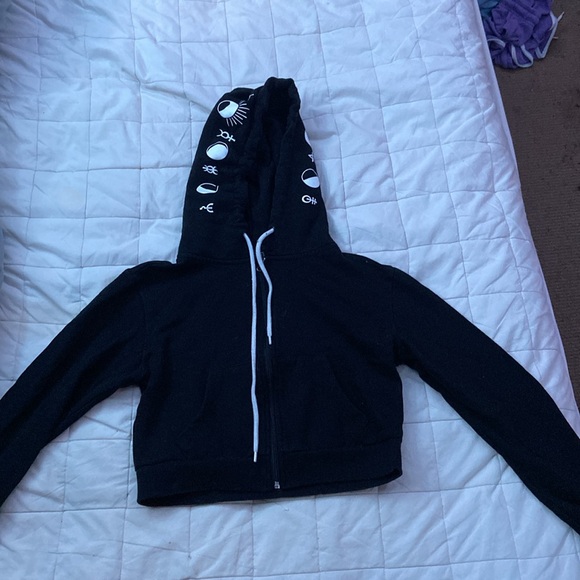 Selling sweaters - Picture 9 of 9